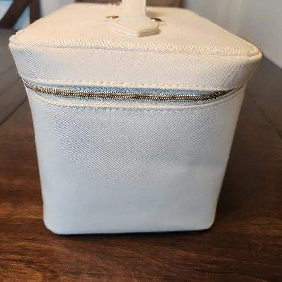 Dior VIP Mirrored Train Case With Towel And Headband Prestige 8x6x6 White Gold - Picture 15 of 16